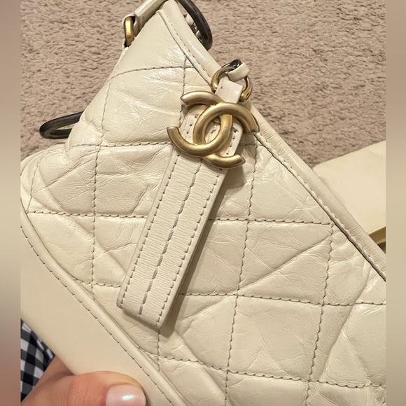Chanel Gabrielle white small hobo crossbody - Picture 5 of 16